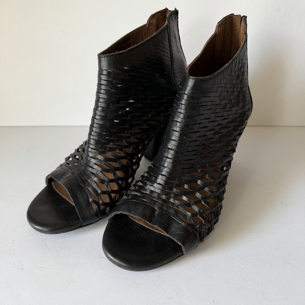 Bueno Women's 6.5 EU 37 Black Zola Cut Out Leather Heels Bootie Perforated